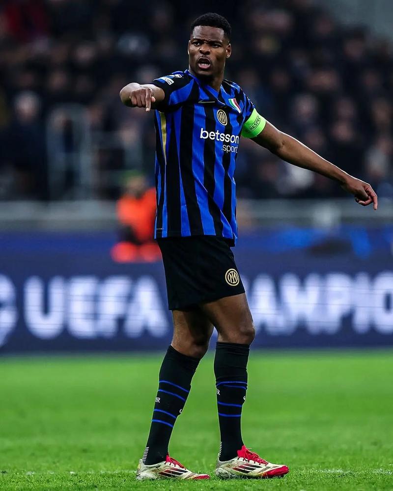 罗马诺：马竞只接受加拉格尔永久转会离队，曼联还在联系（罗马诺：马竞仅接受加拉格尔永久转出，曼联仍保持联系）