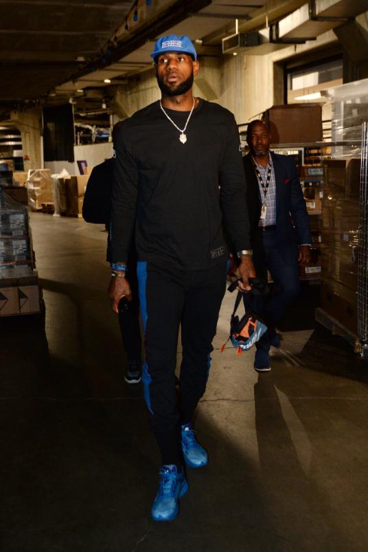 北京时间12月11日凌晨，皇马在欧冠联赛阶段第6轮主场1-2遭曼城逆转。（欧冠第6轮，皇马主场1-2遭曼城逆转（北京时间12月11日凌晨））